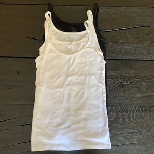 Three Small Gap Essential tank tops 2 white 1 black